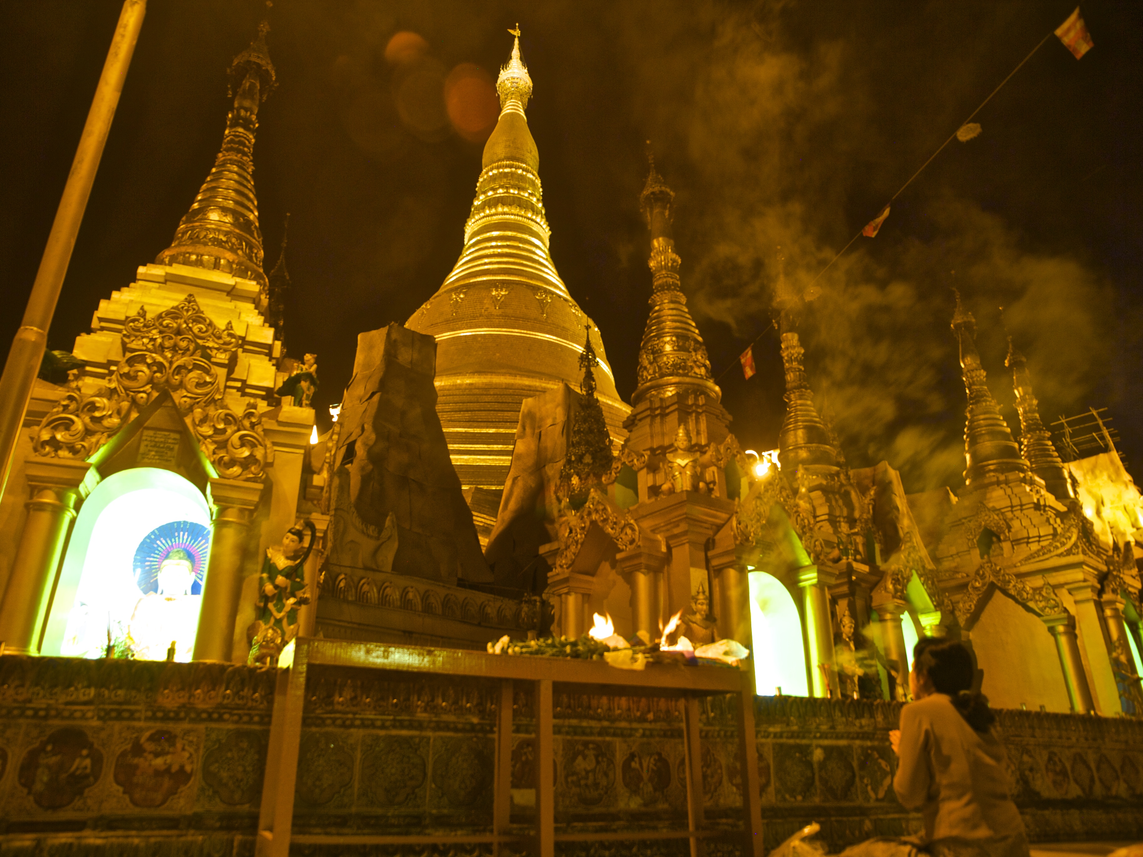 night-falls-on-shwedagon-paya